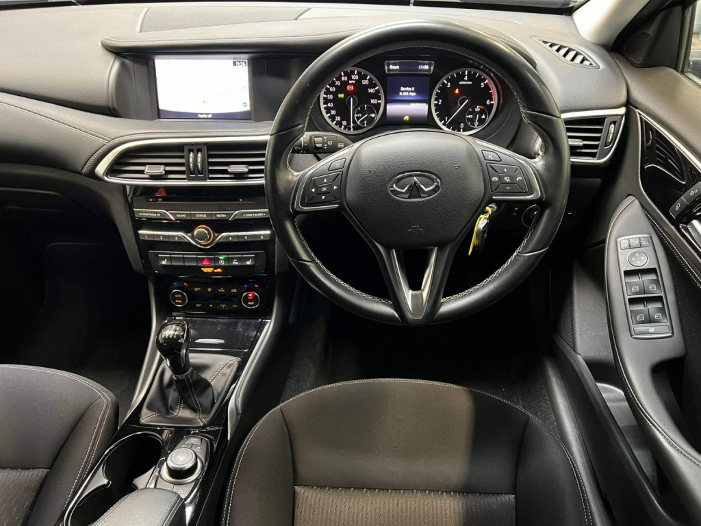 INFINITI Q30