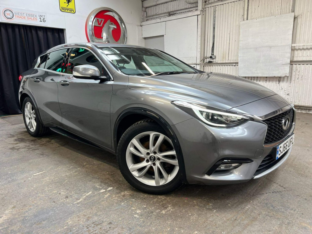 INFINITI Q30