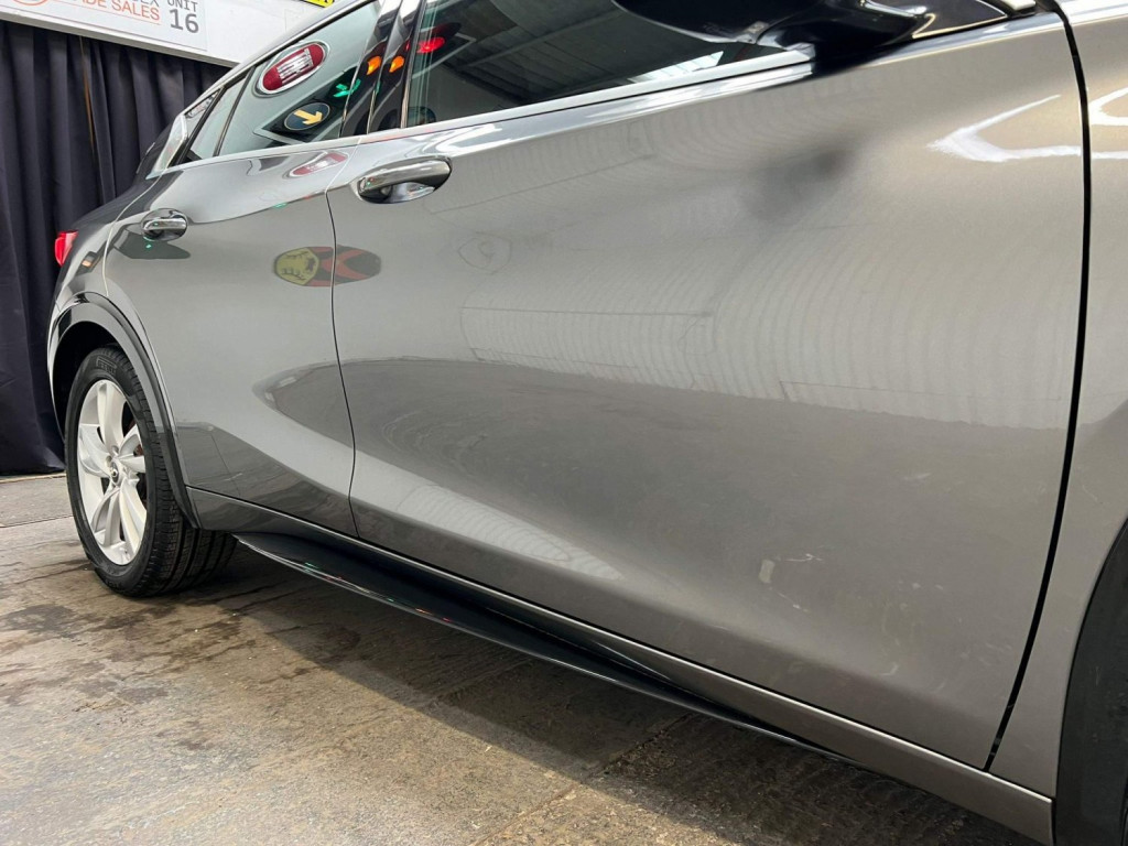 INFINITI Q30