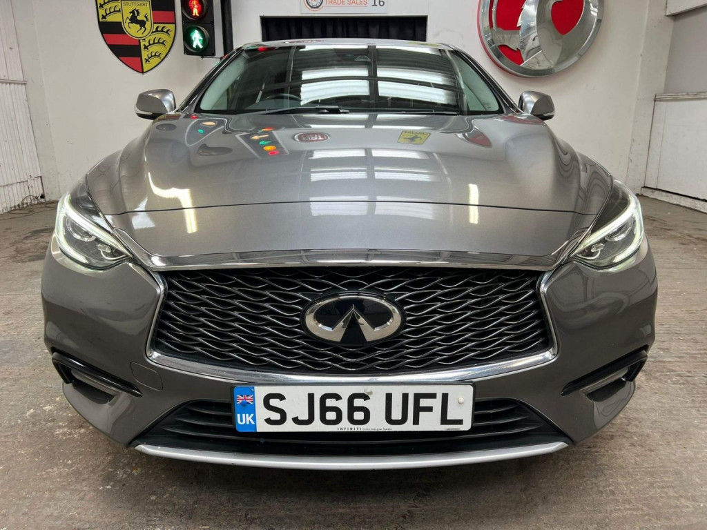 INFINITI Q30