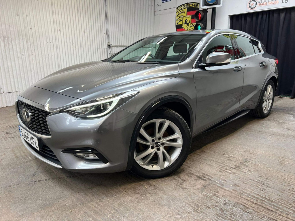 INFINITI Q30