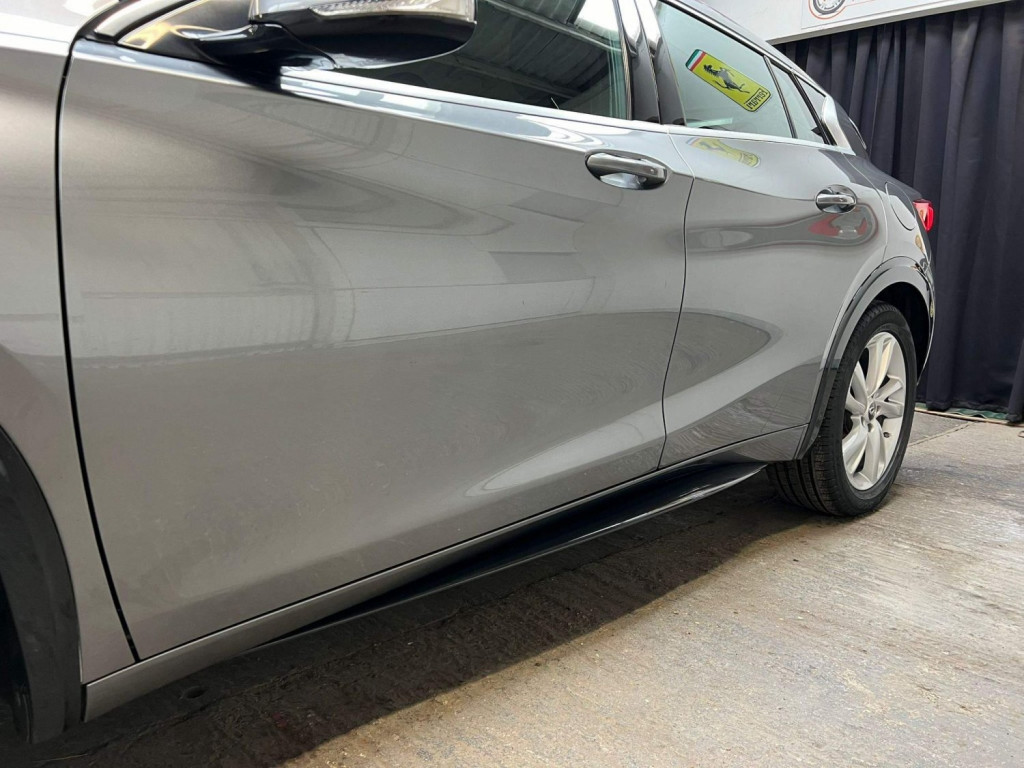 INFINITI Q30