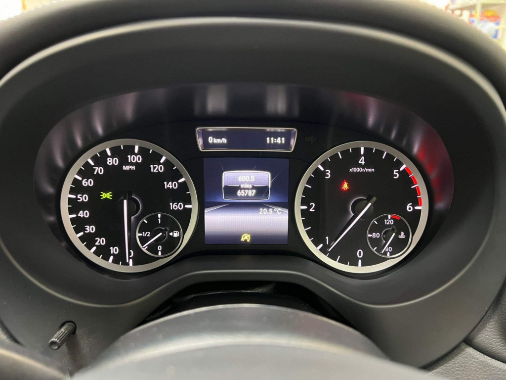 INFINITI Q30