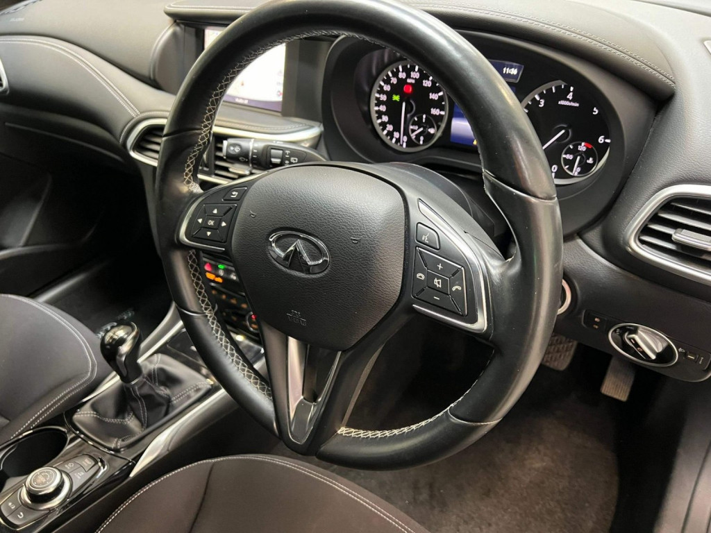 INFINITI Q30