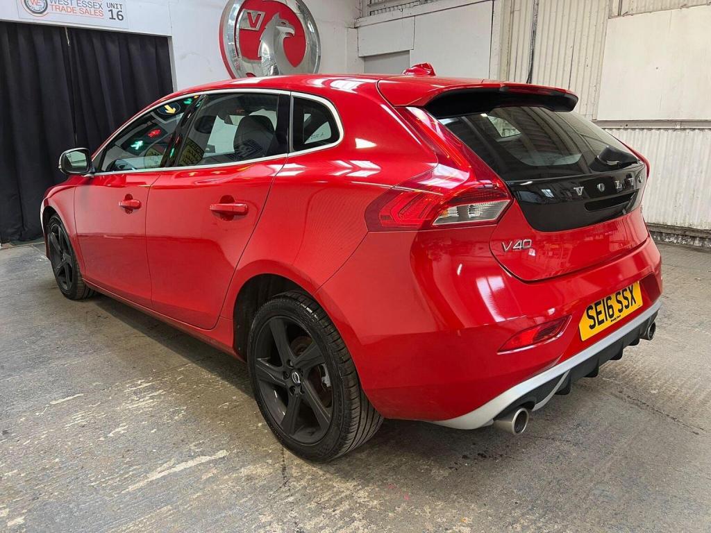 VOLVO V40