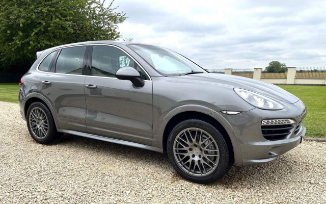 PORSCHE CAYENNE