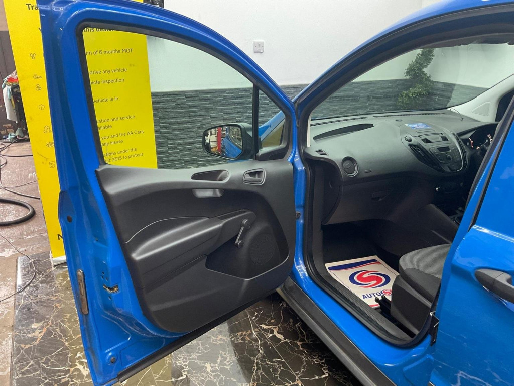 FORD TRANSIT COURIER