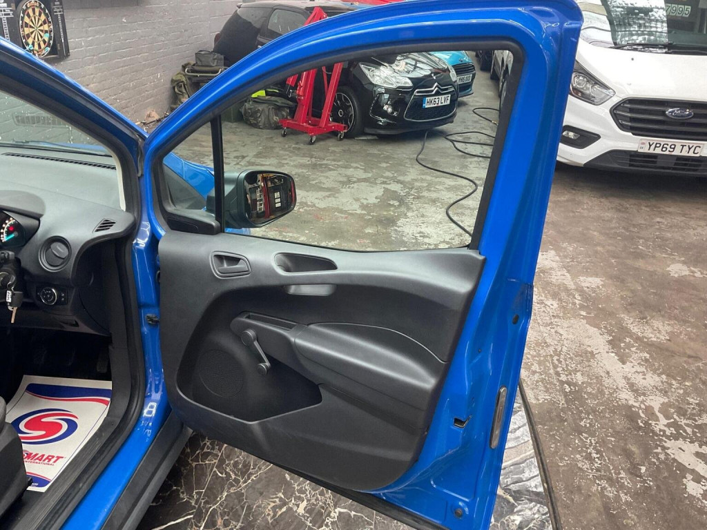 FORD TRANSIT COURIER