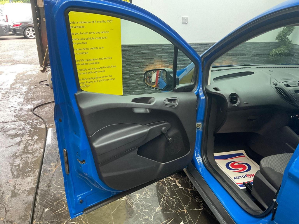 FORD TRANSIT COURIER