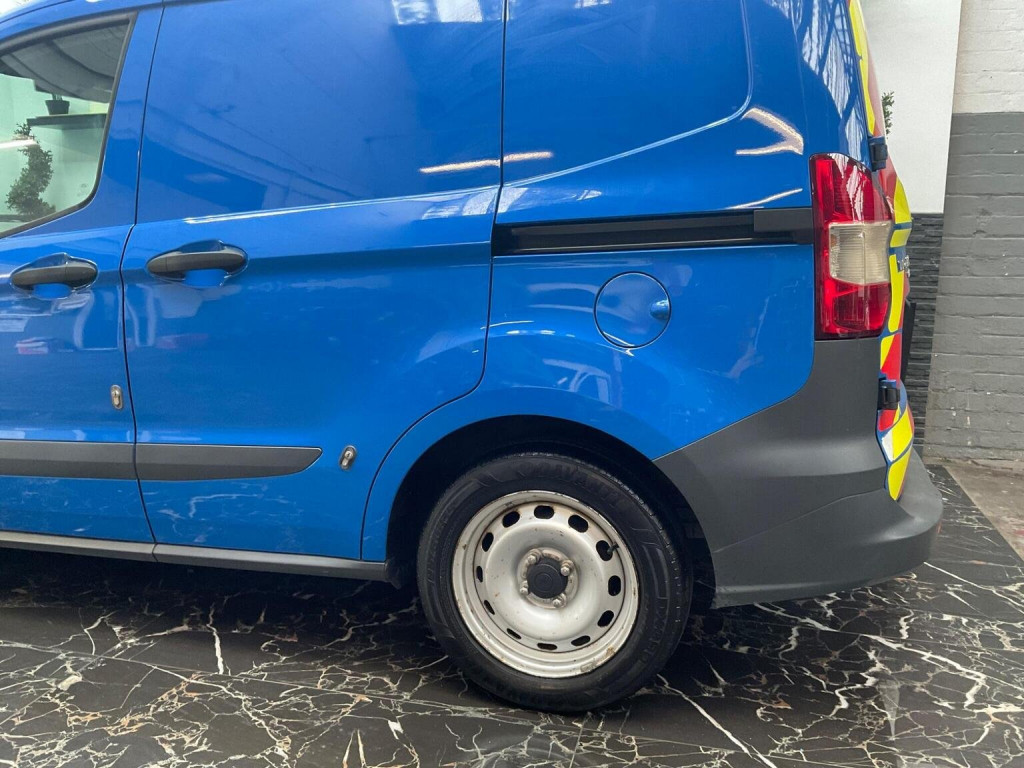 FORD TRANSIT COURIER
