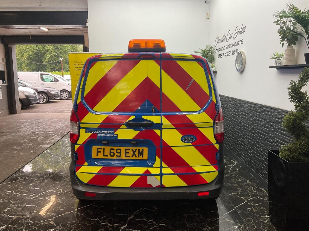 FORD TRANSIT COURIER