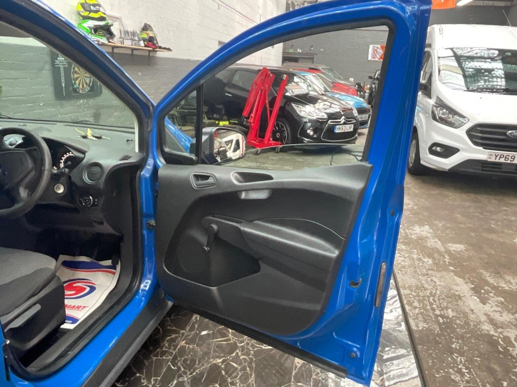 FORD TRANSIT COURIER