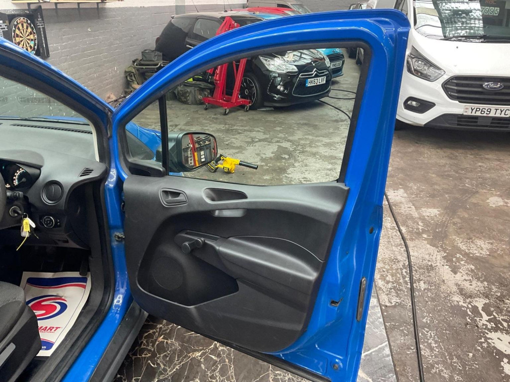 FORD TRANSIT COURIER