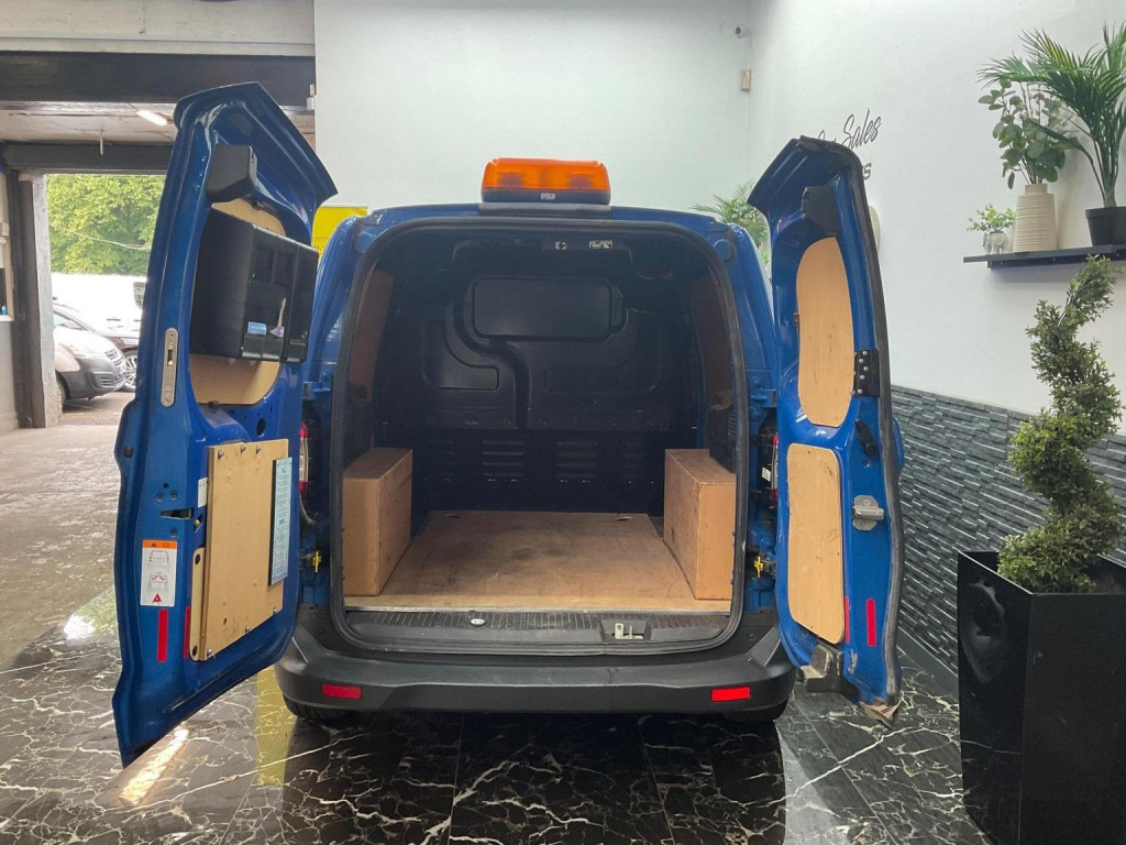 FORD TRANSIT COURIER