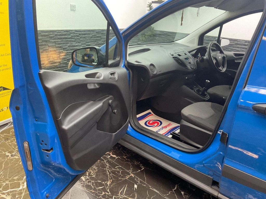 FORD TRANSIT COURIER