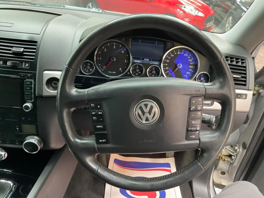 VOLKSWAGEN TOUAREG