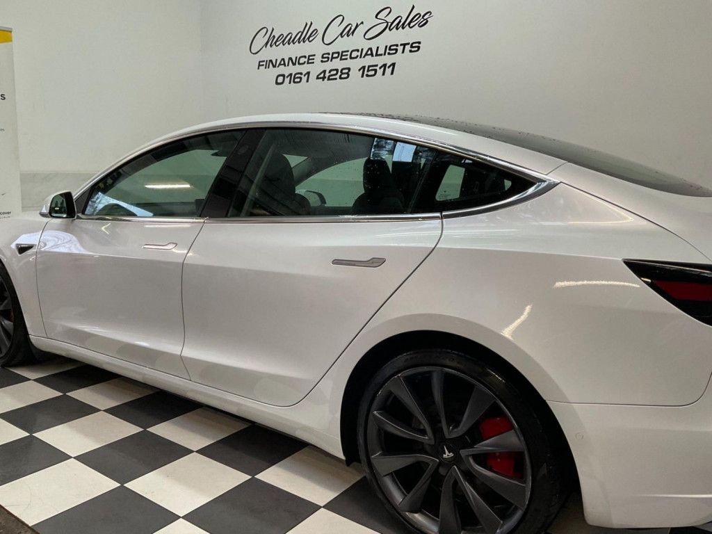 TESLA MODEL 3