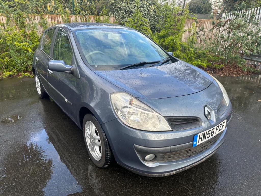 View RENAULT CLIO 1.6 VVT Privilege 