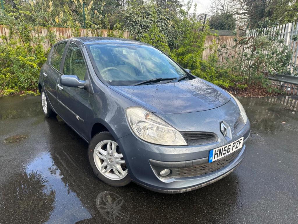 View RENAULT CLIO 1.6 VVT Privilege 