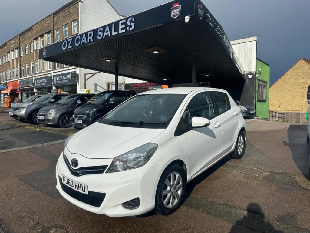 View TOYOTA YARIS 1.3 Dual VVT-i TR