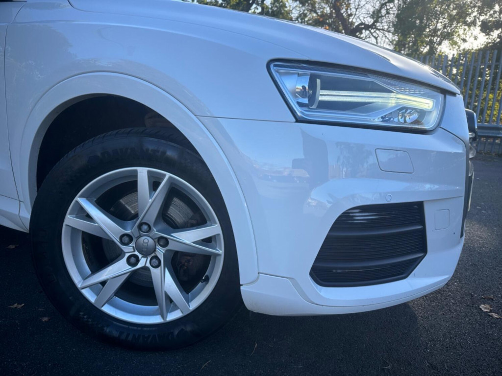 View AUDI Q3 2.0 TFSI SE