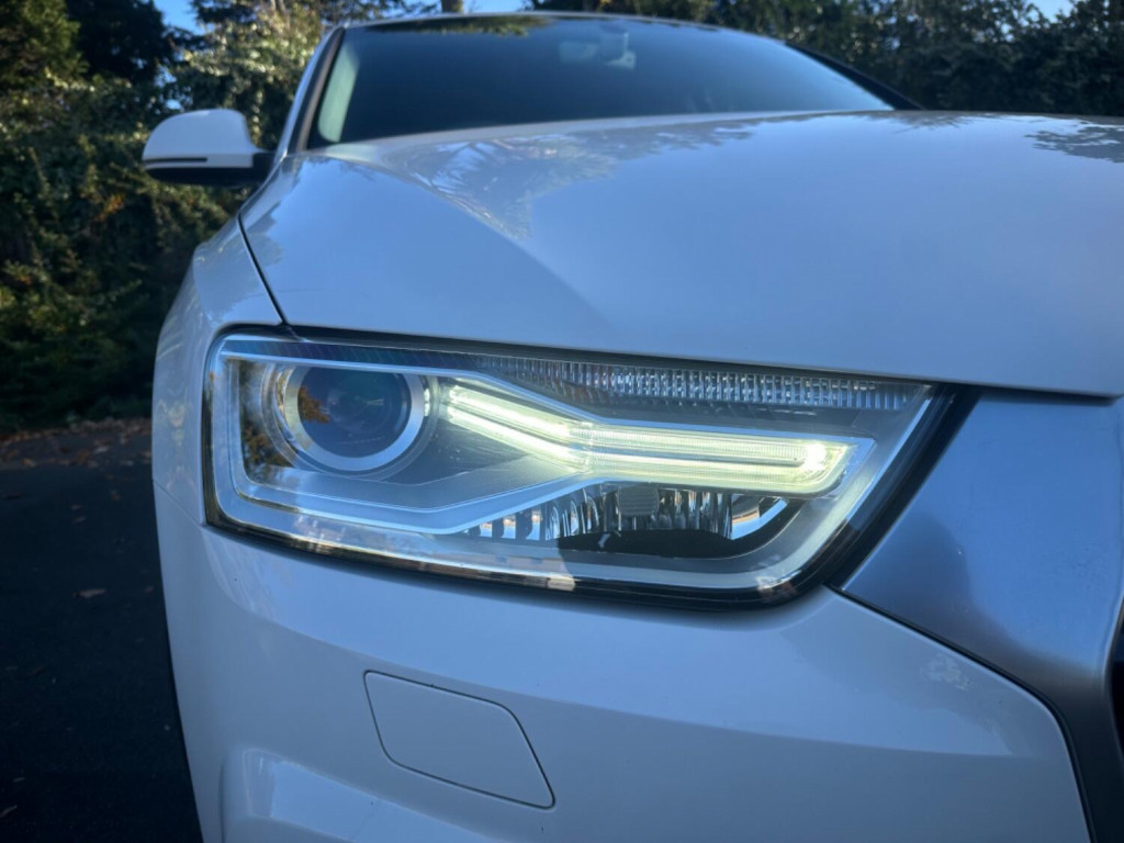 View AUDI Q3 2.0 TFSI SE