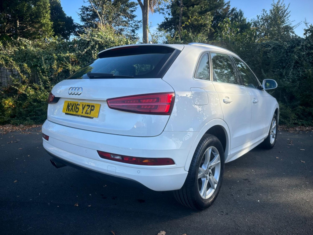 AUDI Q3