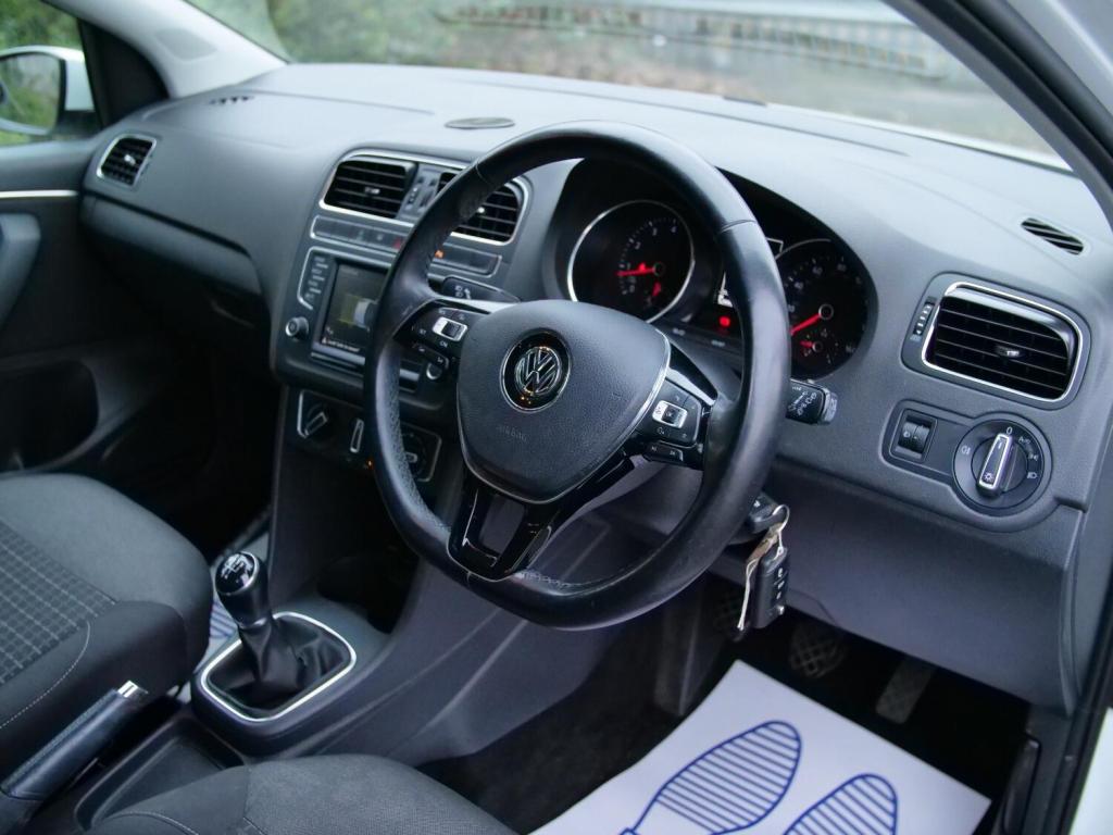VOLKSWAGEN POLO