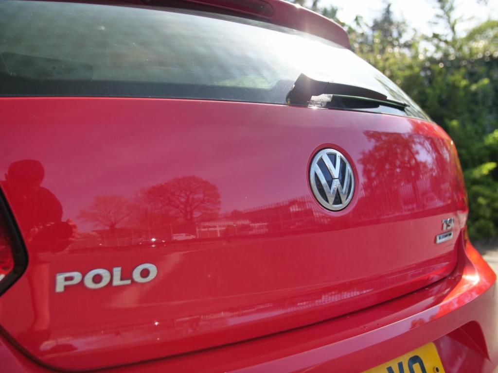 VOLKSWAGEN POLO