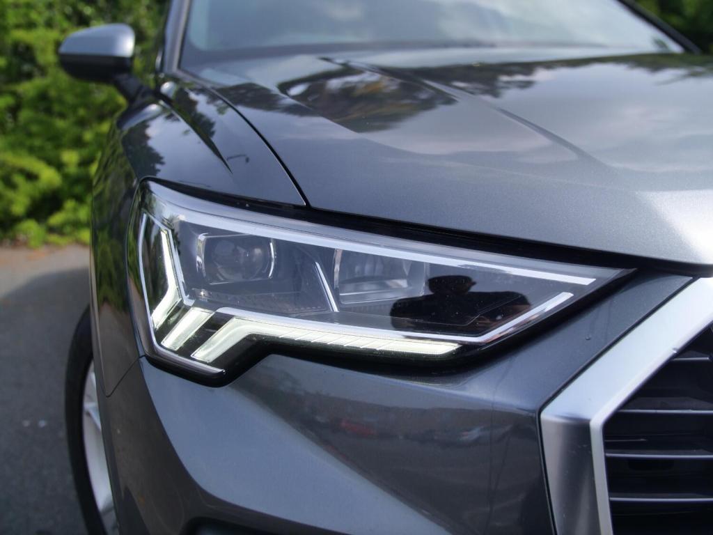 View AUDI Q3 1.5 TFSI CoD 35 S line