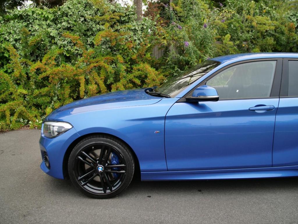 BMW 1 SERIES