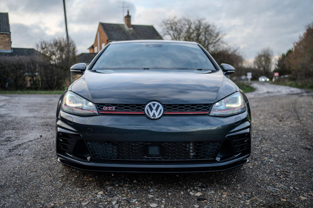 View VOLKSWAGEN GOLF 2.0 TSI BlueMotion Tech GTI Clubsport 40