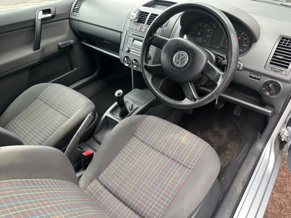 VOLKSWAGEN POLO