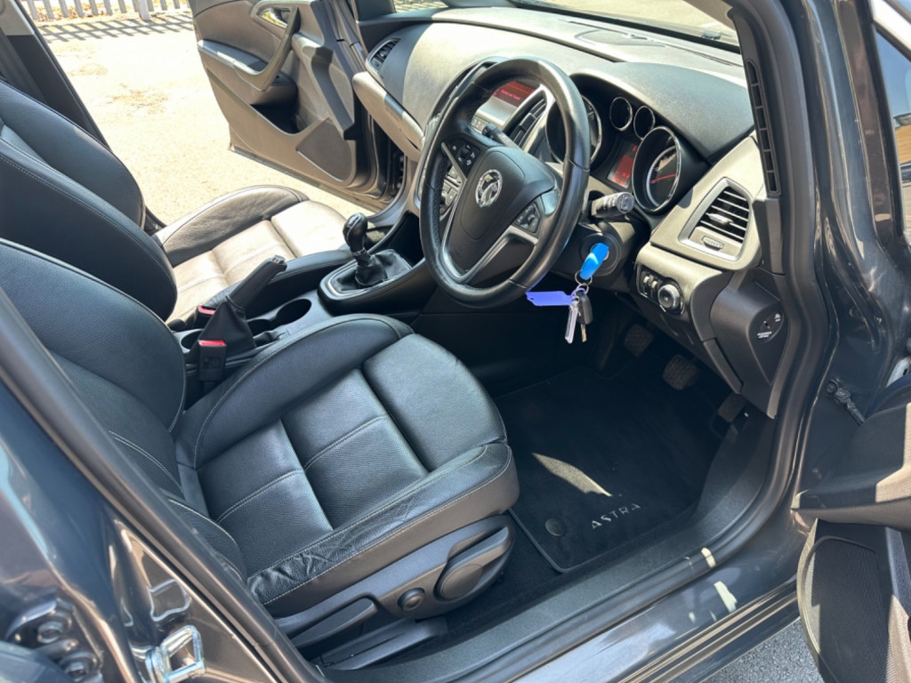 VAUXHALL ASTRA