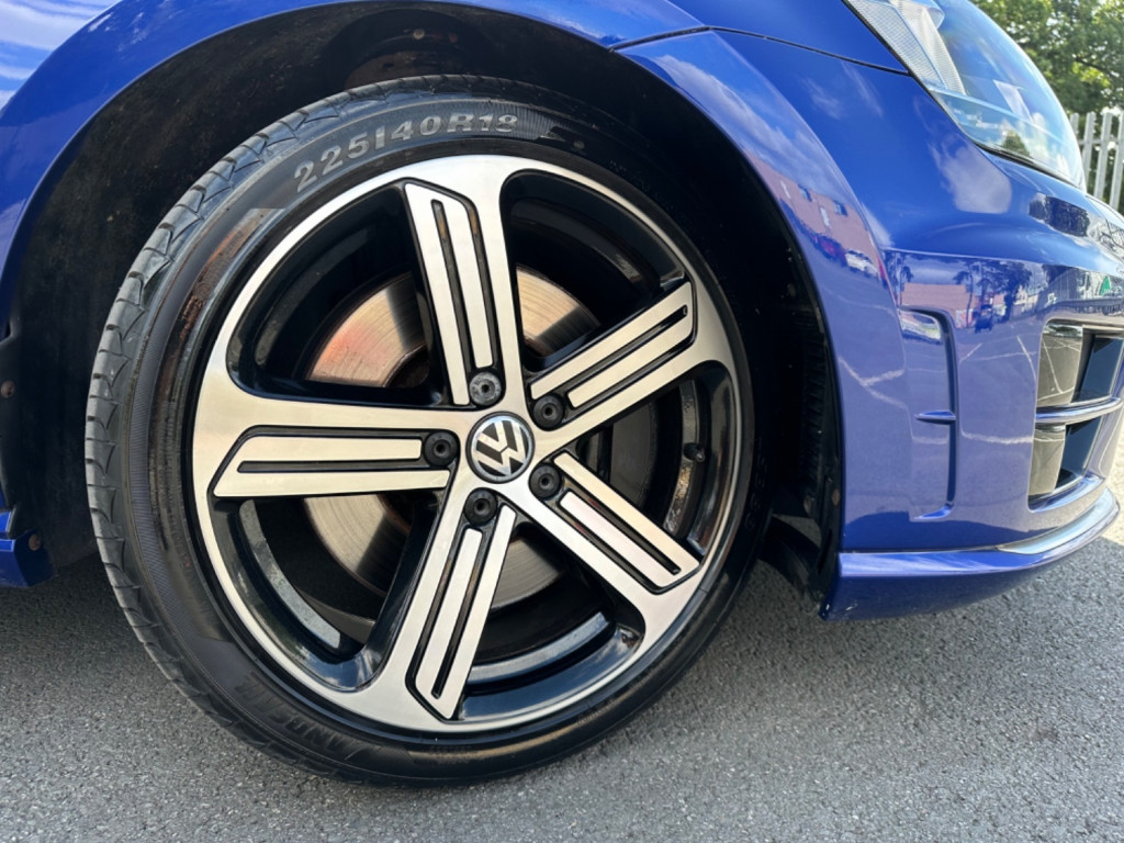 View VOLKSWAGEN GOLF R