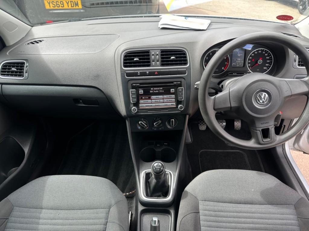 VOLKSWAGEN POLO