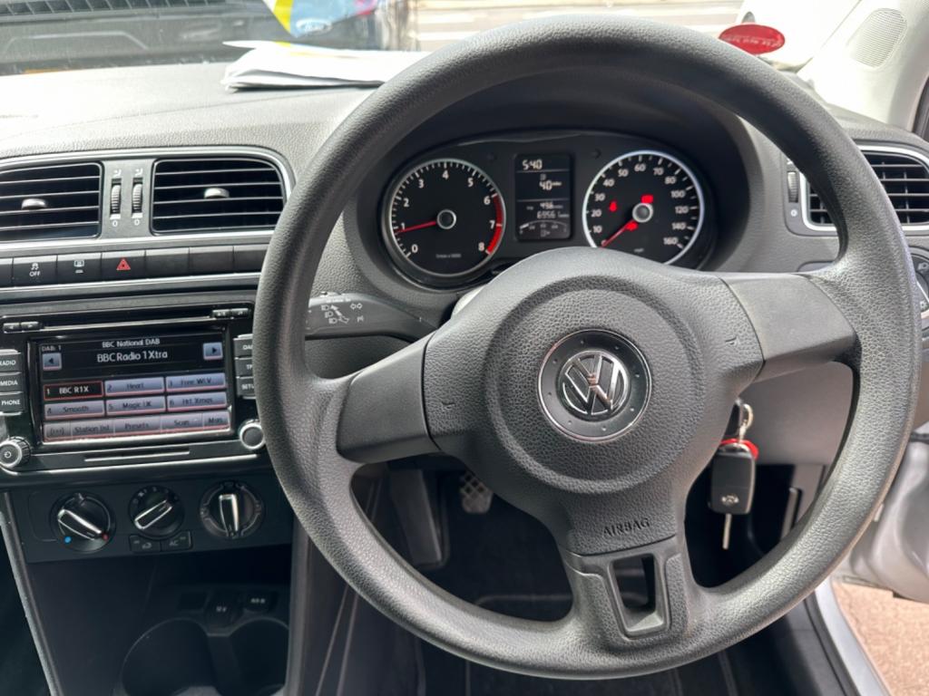 VOLKSWAGEN POLO