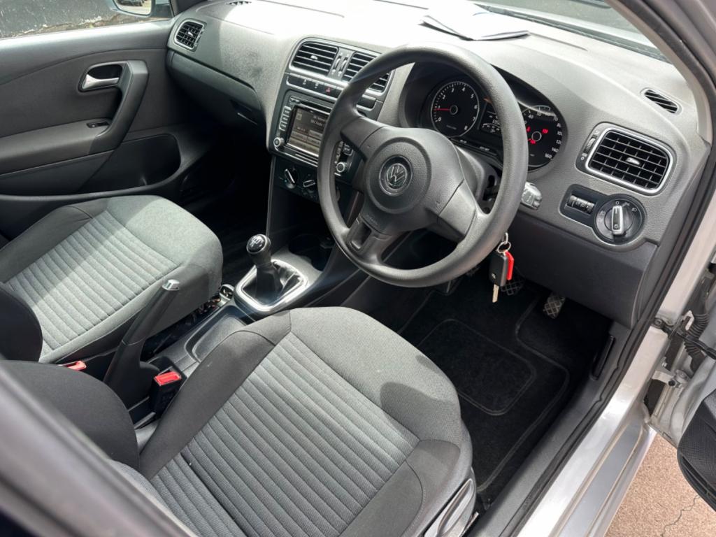 VOLKSWAGEN POLO