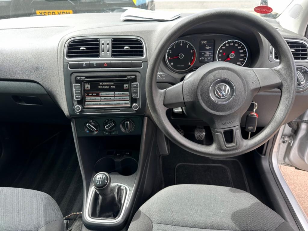 VOLKSWAGEN POLO