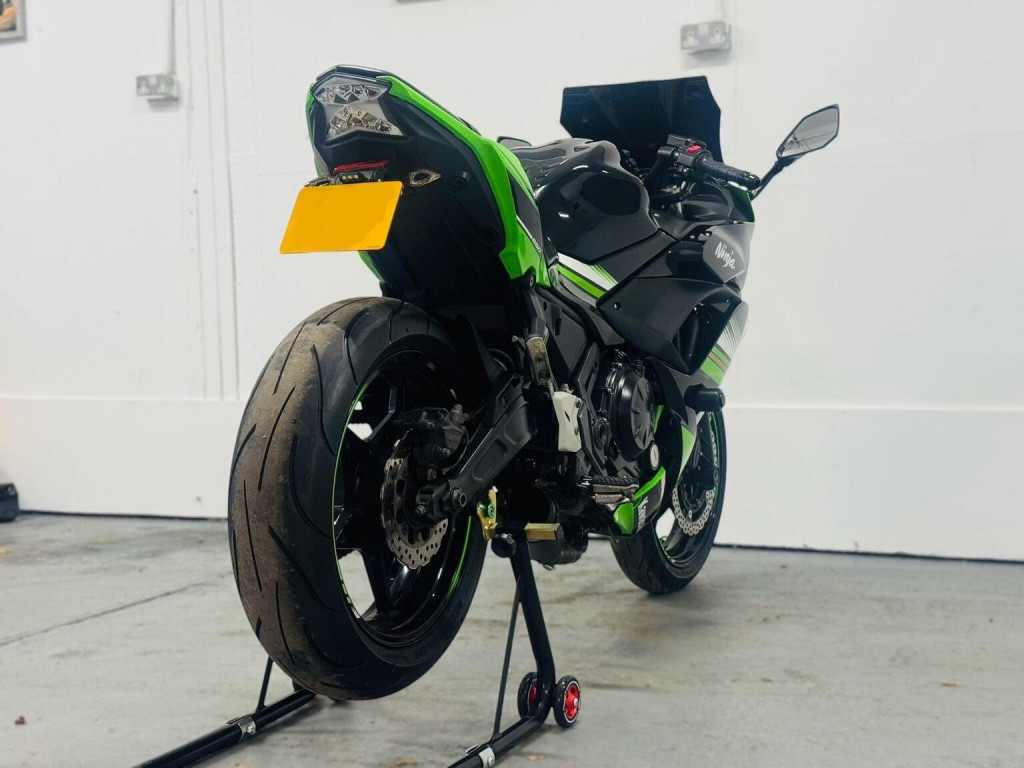 KAWASAKI Ninja 650