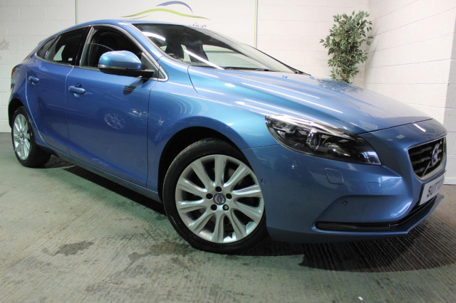 VOLVO V40