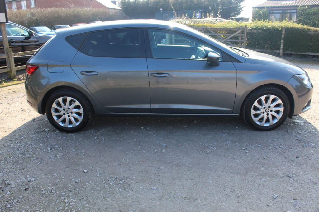 SEAT LEON