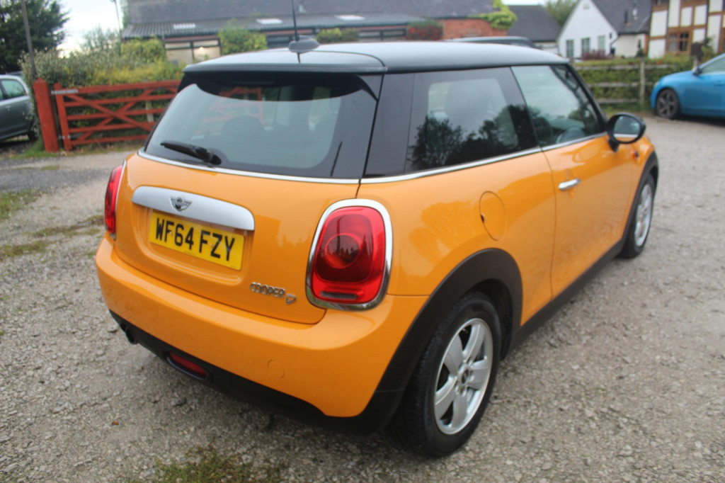 MINI HATCH