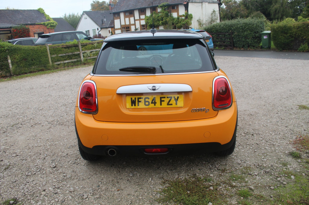 MINI HATCH