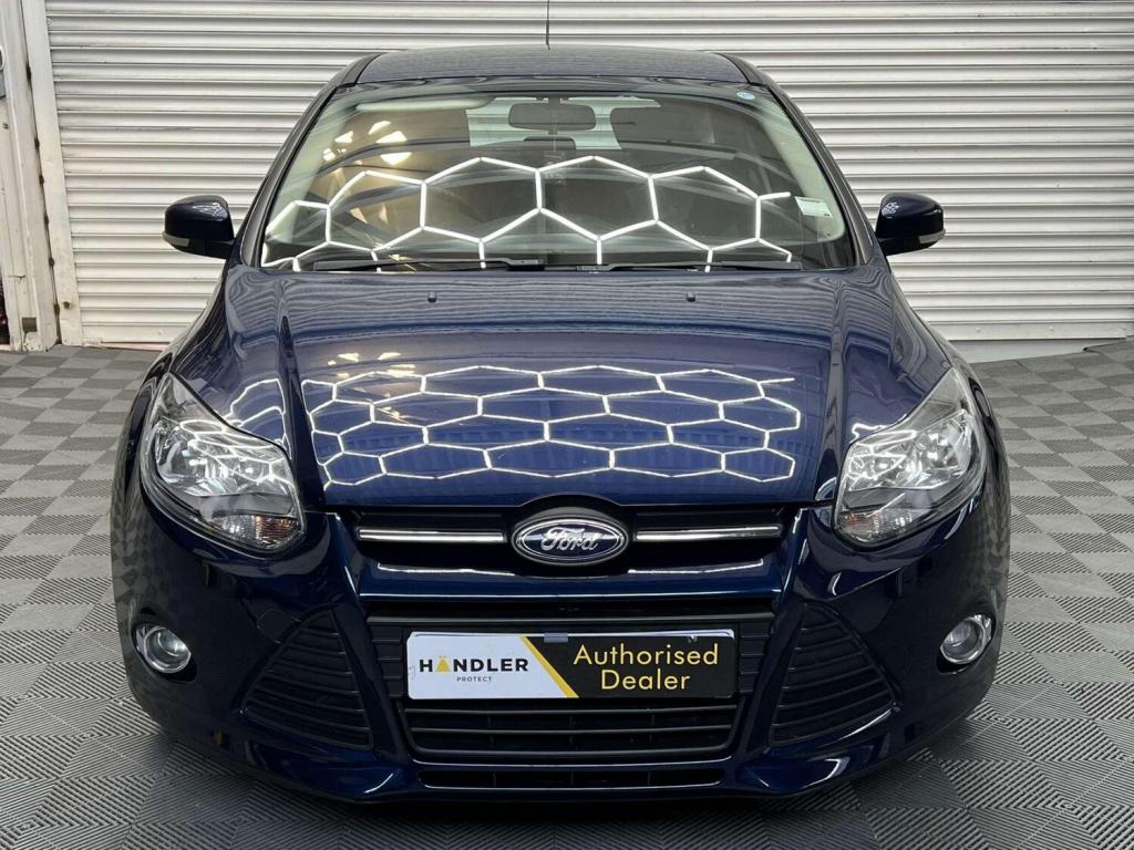 View FORD FOCUS 1.6 Zetec Euro 5 5dr