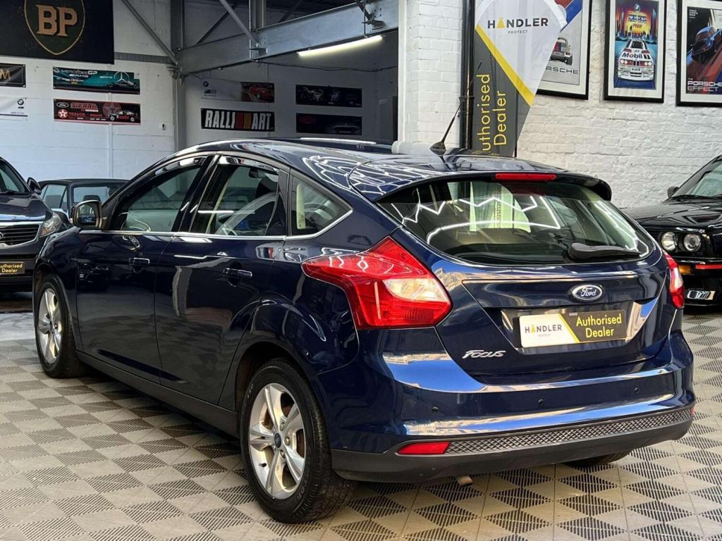 View FORD FOCUS 1.6 Zetec Euro 5 5dr