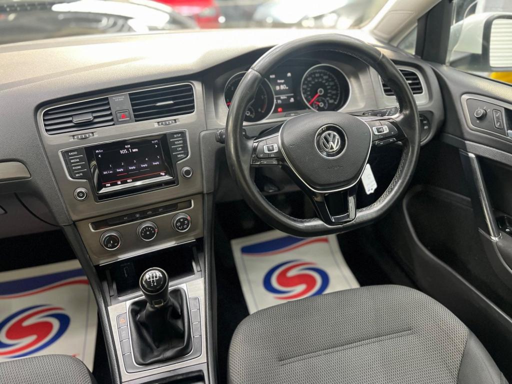 VOLKSWAGEN GOLF