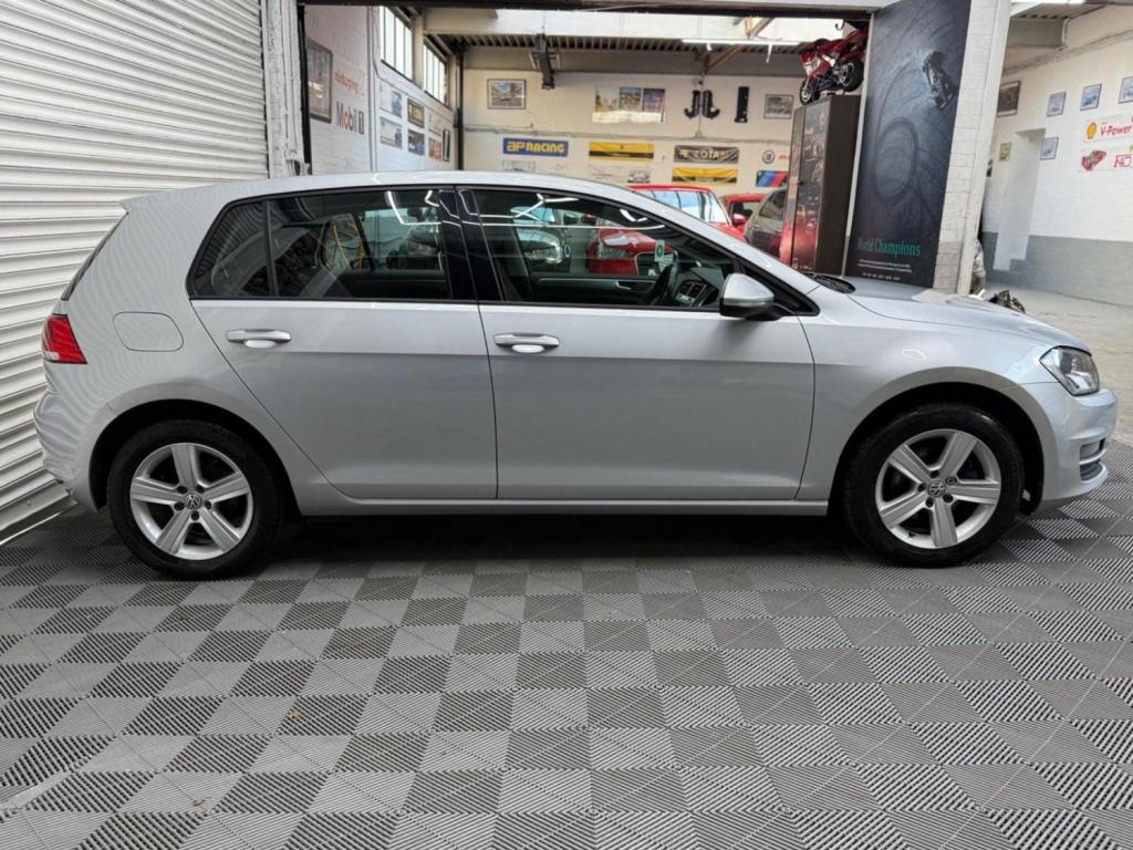 VOLKSWAGEN GOLF