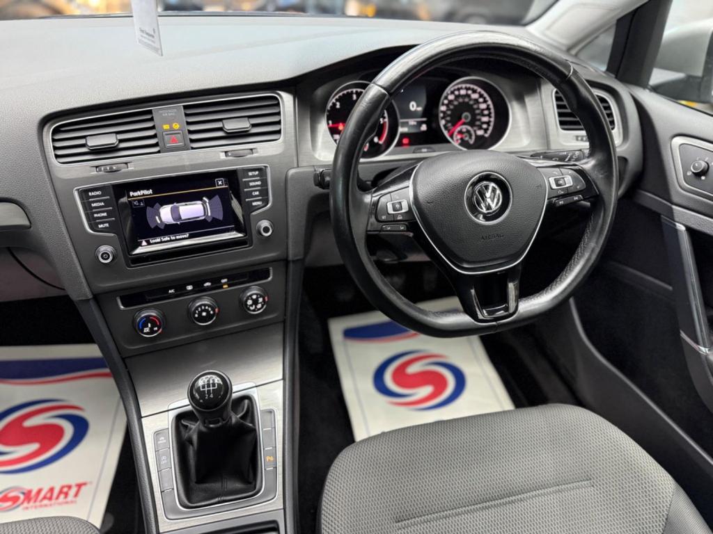 VOLKSWAGEN GOLF