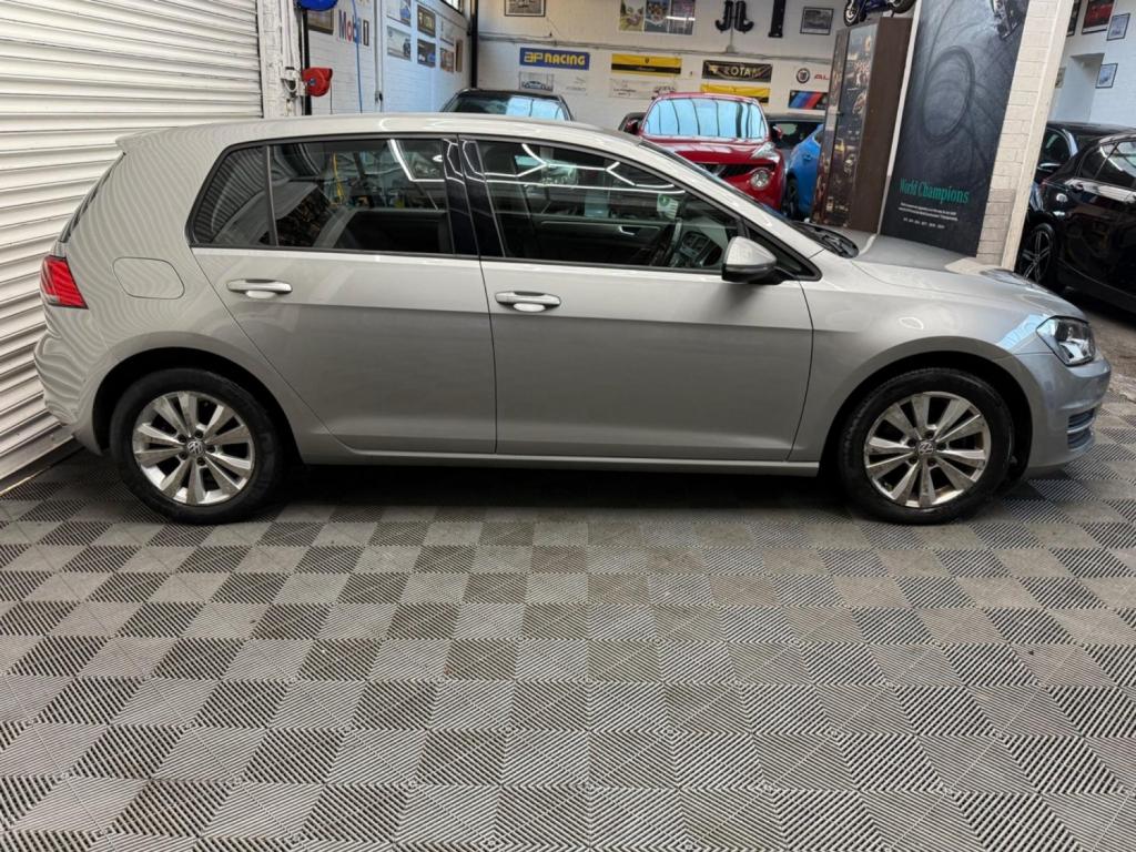VOLKSWAGEN GOLF